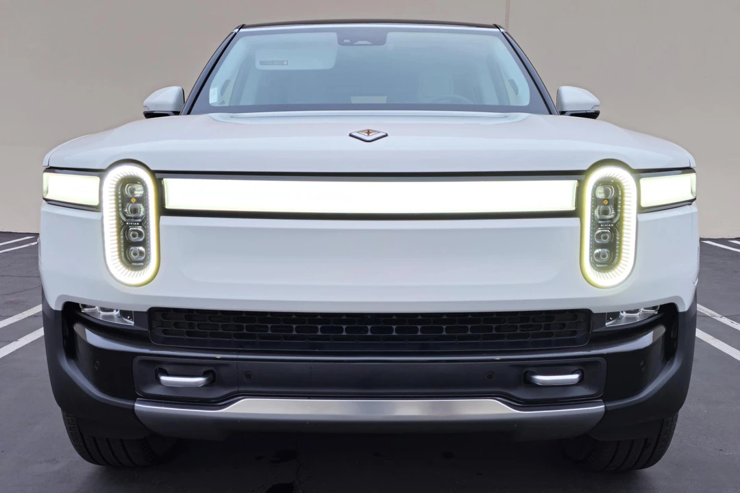 2023 Rivian R1S - Image 2 of 31
