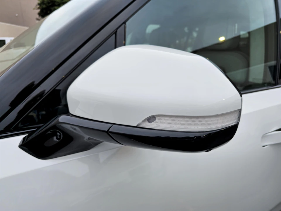 2023 Rivian R1S - Image 22 of 31