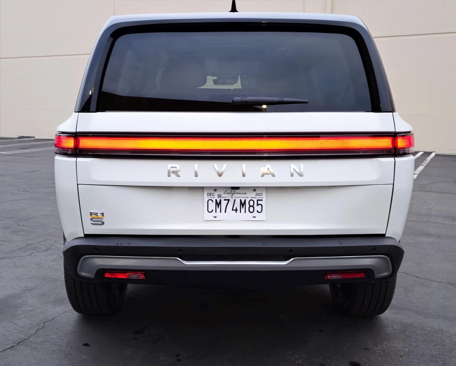 2023 Rivian R1S - Image 9 of 31
