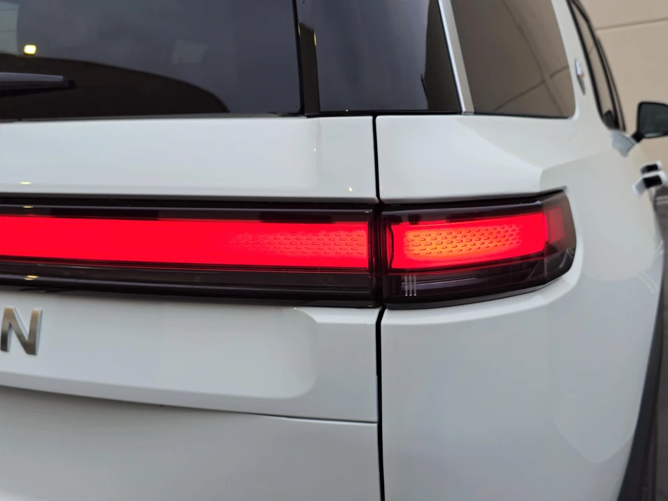 2023 Rivian R1S - Image 27 of 31