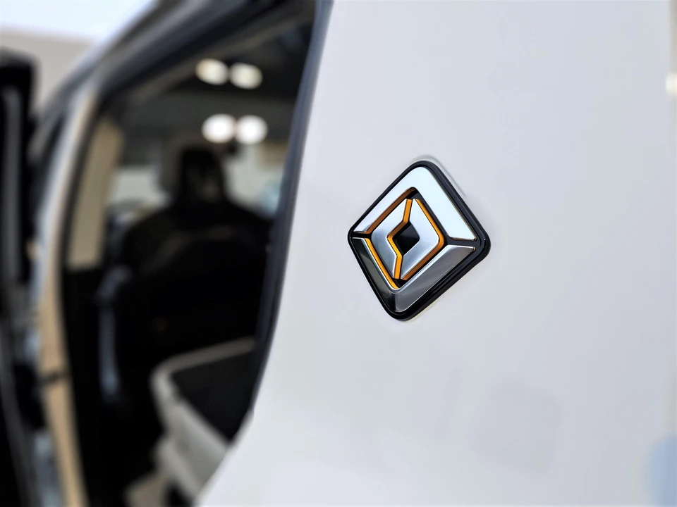 2023 Rivian R1S - Image 24 of 31
