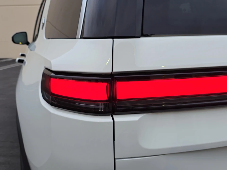 2023 Rivian R1S - Image 25 of 31