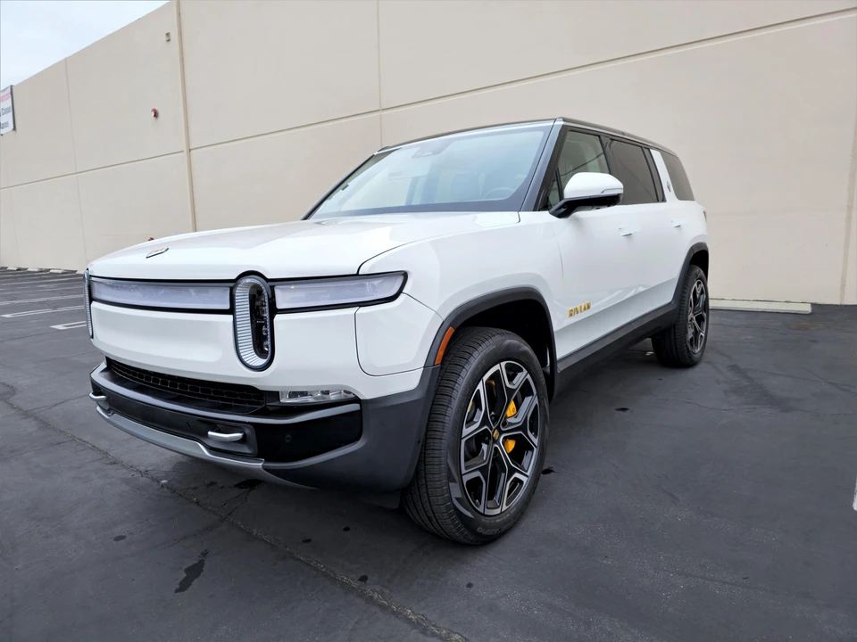 2023 Rivian R1S - Image 7 of 31