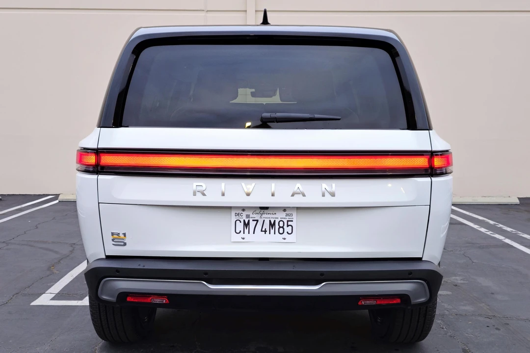 2023 Rivian R1S - Image 5 of 31
