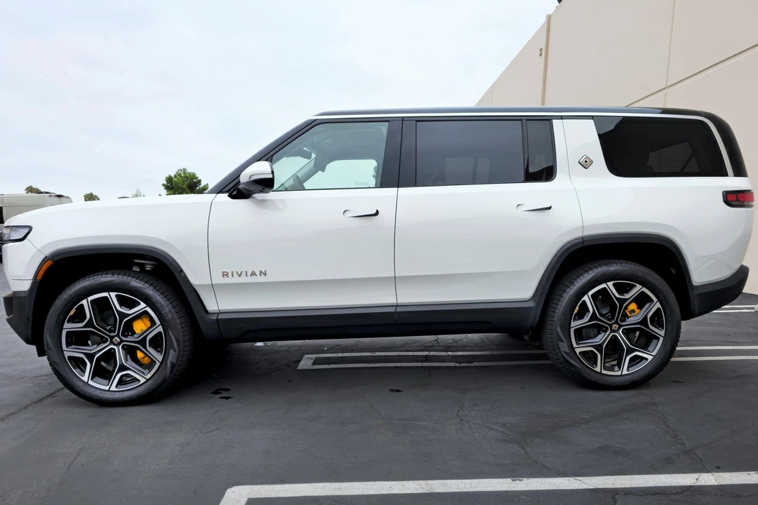 2023 Rivian R1S - Image 3 of 31