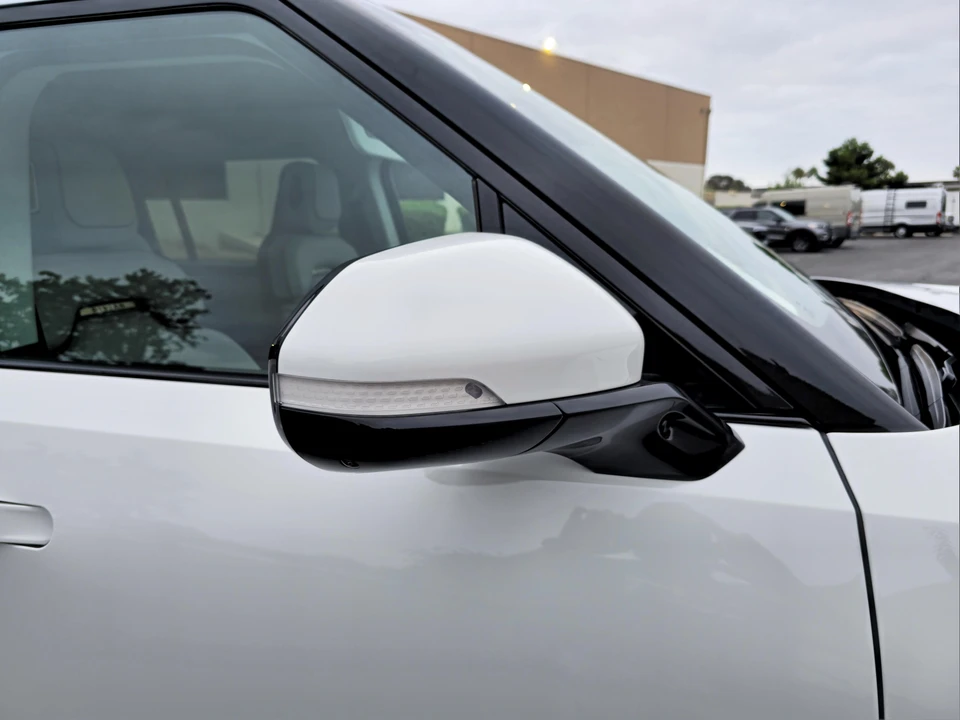 2023 Rivian R1S - Image 29 of 31