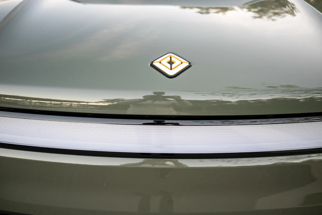2023 Rivian R1S - Image 14 of 31