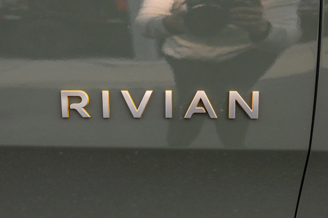 2023 Rivian R1S - Image 23 of 31