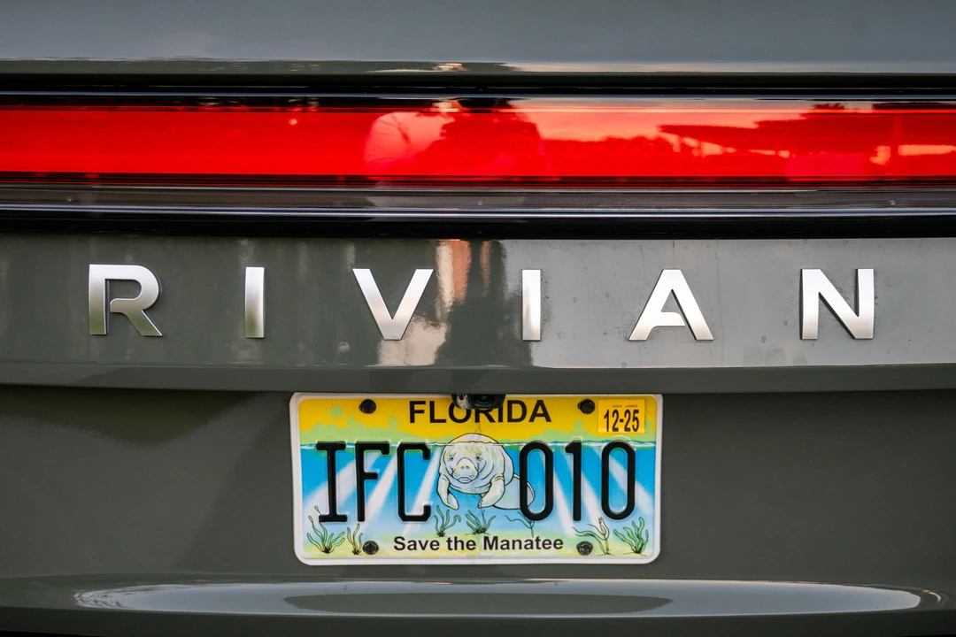 2023 Rivian R1S - Image 28 of 31