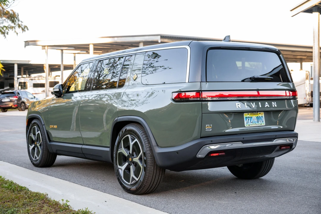 2023 Rivian R1S - Image 4 of 31