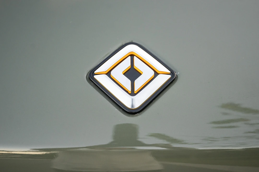 2023 Rivian R1S - Image 15 of 31