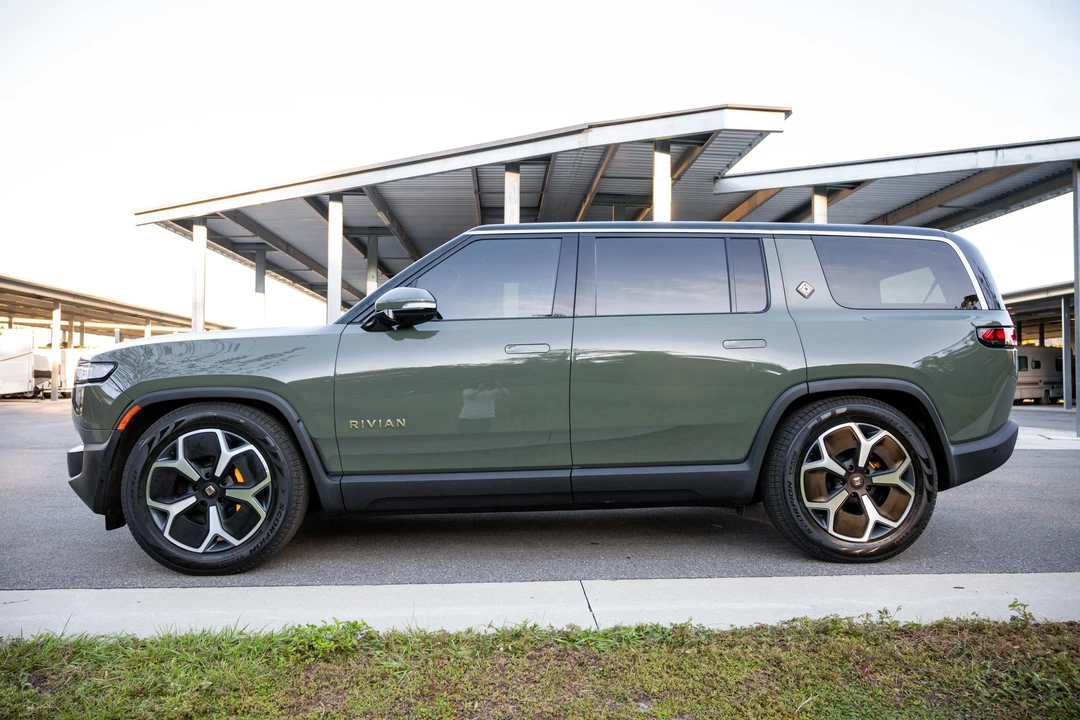 2023 Rivian R1S - Image 3 of 31
