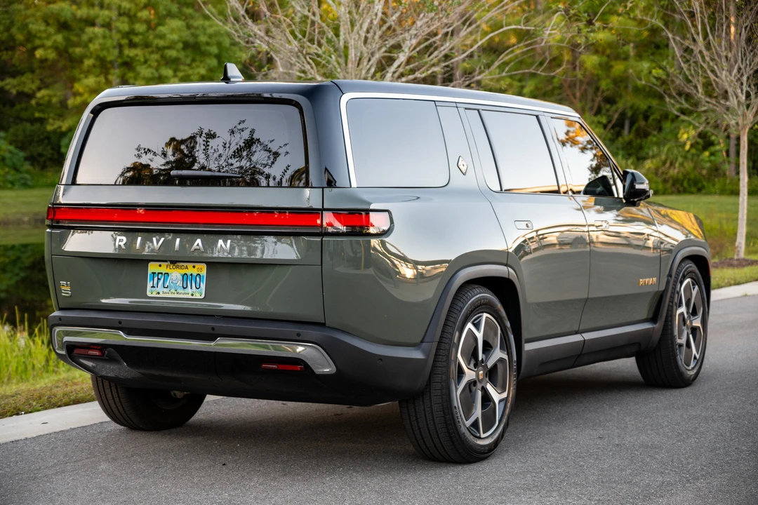 2023 Rivian R1S - Image 9 of 31