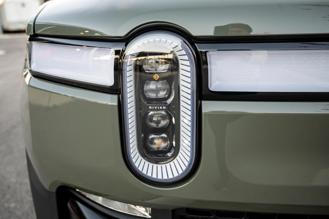 2023 Rivian R1S - Image 11 of 31