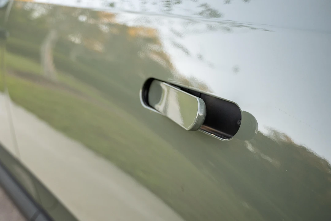 2023 Rivian R1S - Image 25 of 31