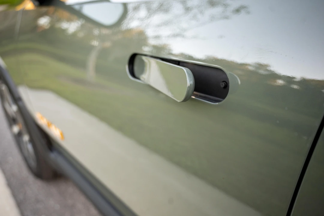 2023 Rivian R1S - Image 24 of 31