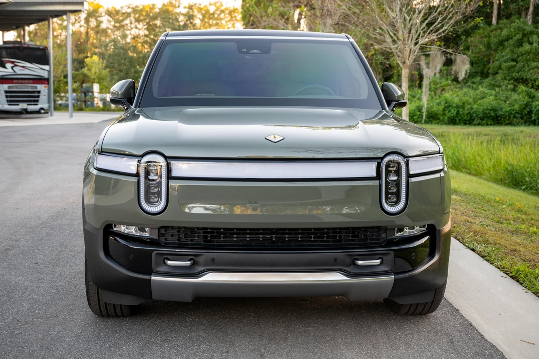2023 Rivian R1S - Image 2 of 31