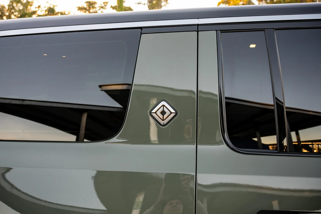 2023 Rivian R1S - Image 31 of 31