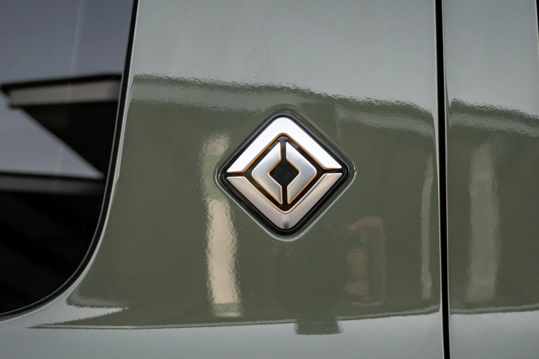 2023 Rivian R1S - Image 26 of 31