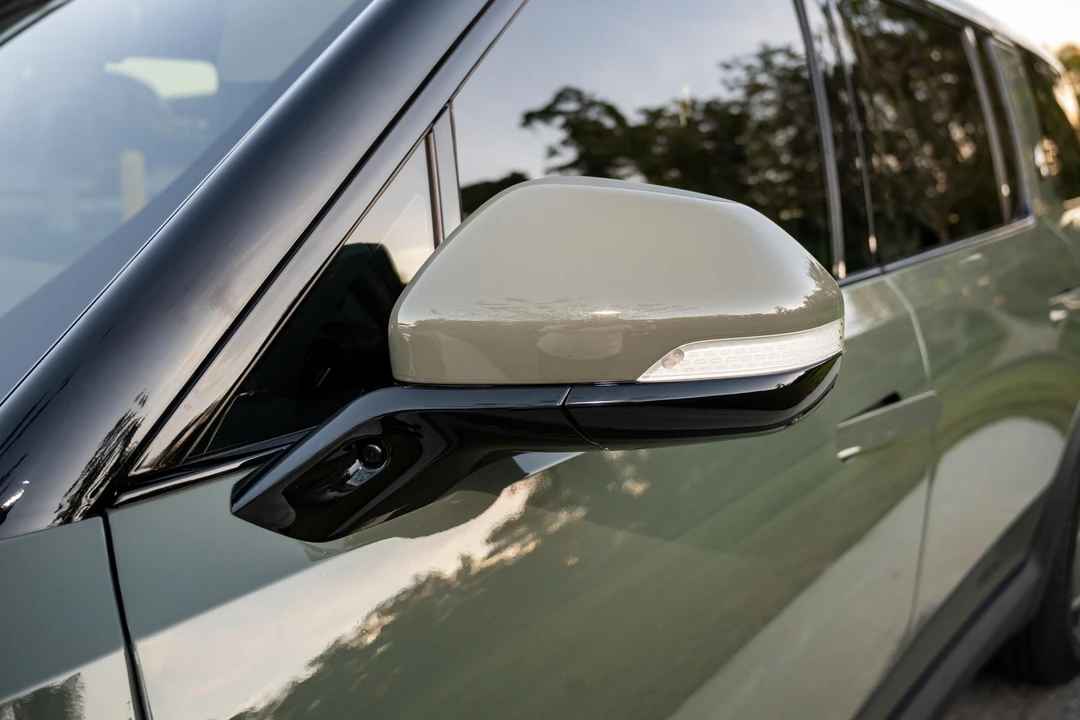 2023 Rivian R1S - Image 21 of 31