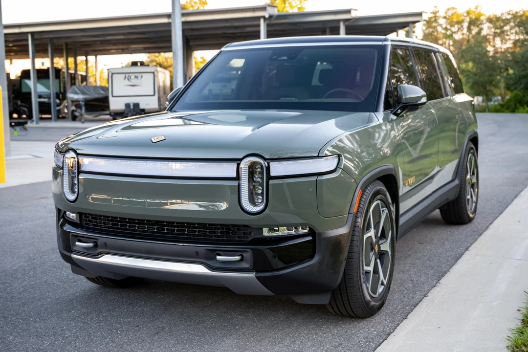 2023 Rivian R1S - Image 7 of 31
