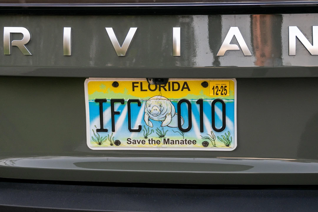 2023 Rivian R1S - Image 29 of 31