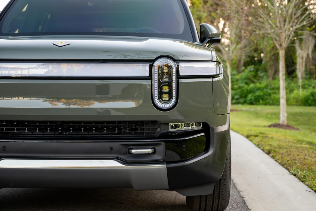 2023 Rivian R1S - Image 16 of 31