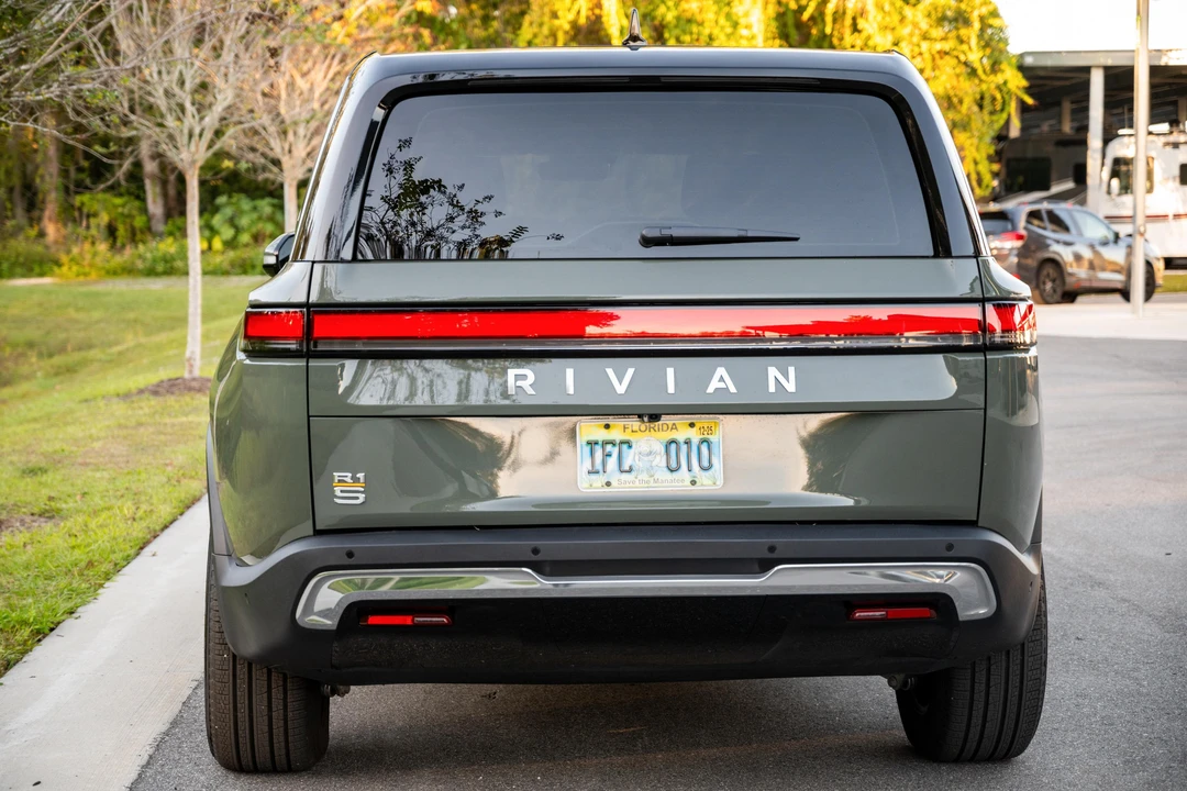 2023 Rivian R1S - Image 5 of 31