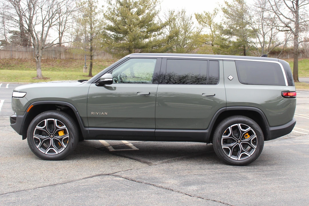 2023 Rivian R1S - Image 3 of 5