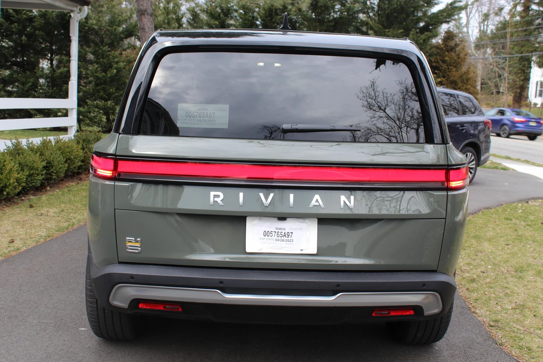 2023 Rivian R1S - Image 5 of 5