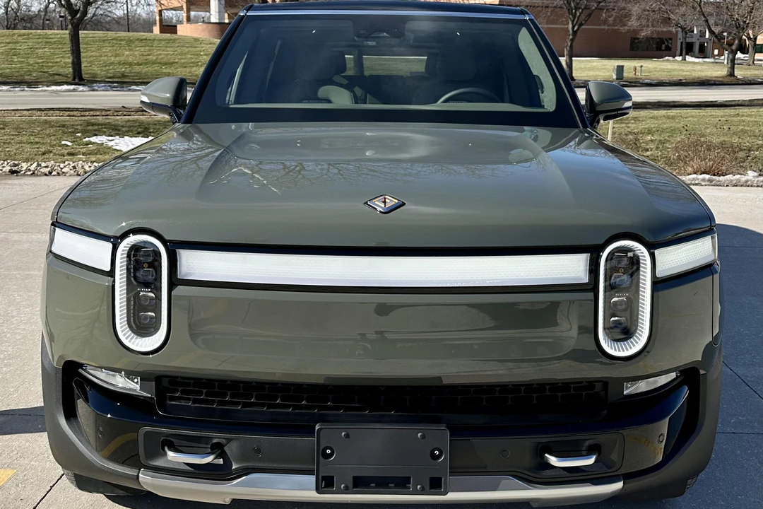 2023 Rivian R1S - Image 2 of 31