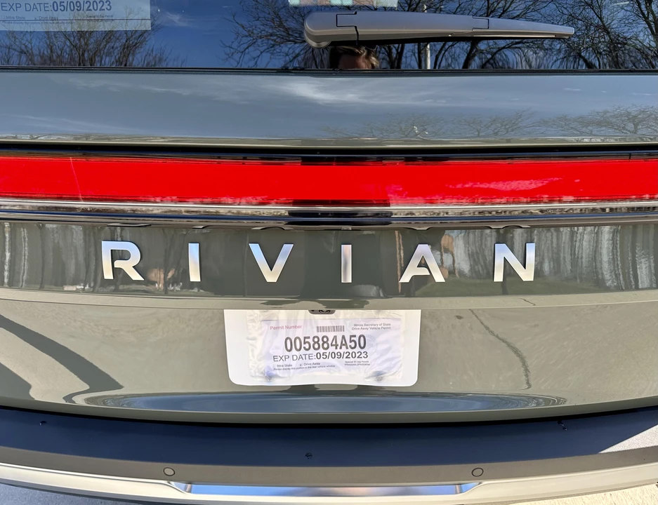 2023 Rivian R1S - Image 29 of 31