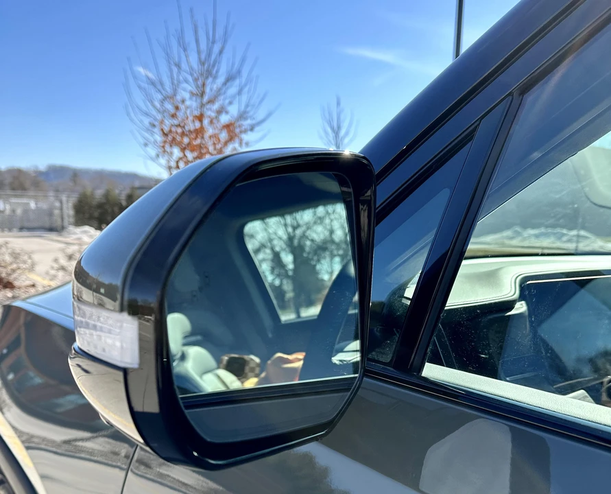 2023 Rivian R1S - Image 24 of 31