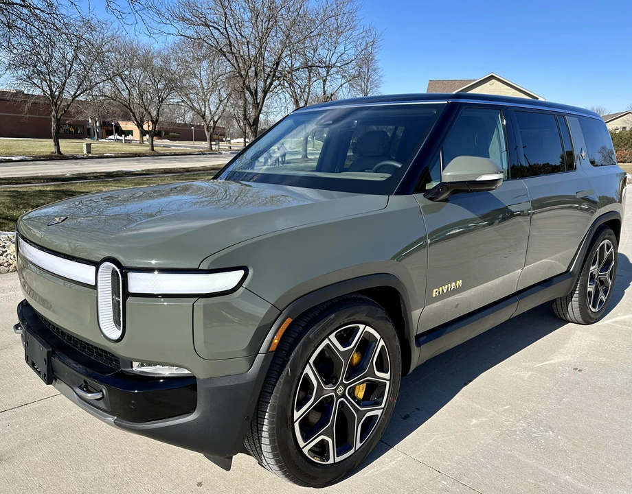 2023 Rivian R1S - Image 7 of 31