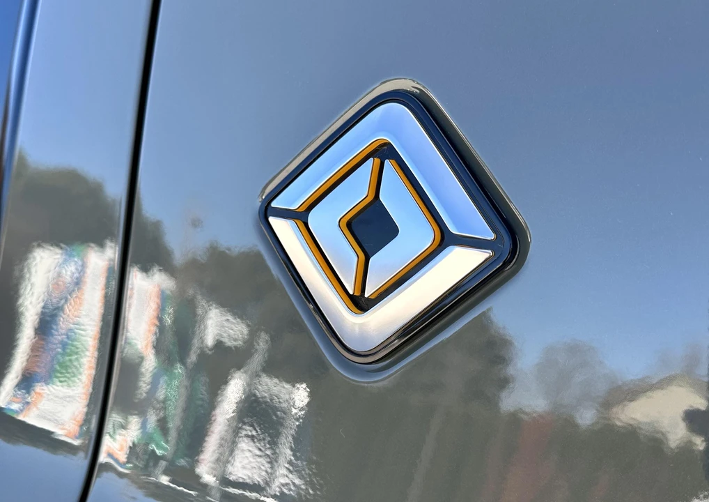 2023 Rivian R1S - Image 26 of 31