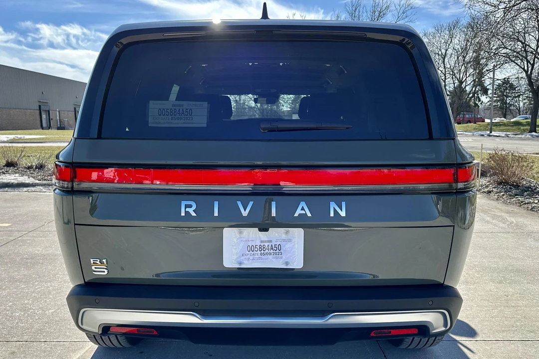 2023 Rivian R1S - Image 5 of 31