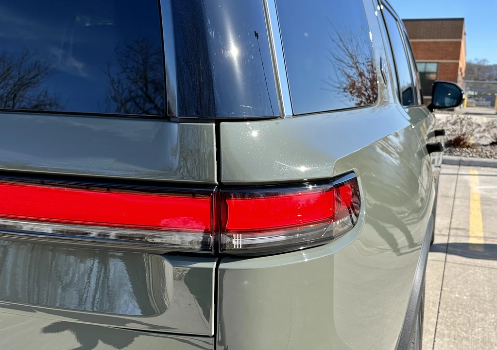 2023 Rivian R1S - Image 31 of 31
