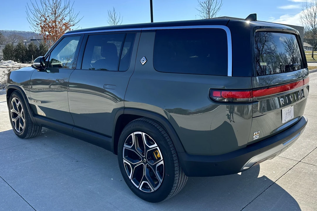 2023 Rivian R1S - Image 4 of 31