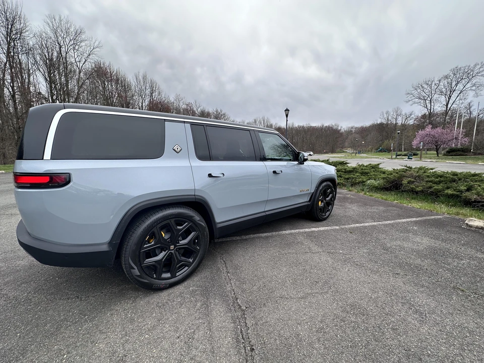 2023 Rivian R1S - Image 20 of 31