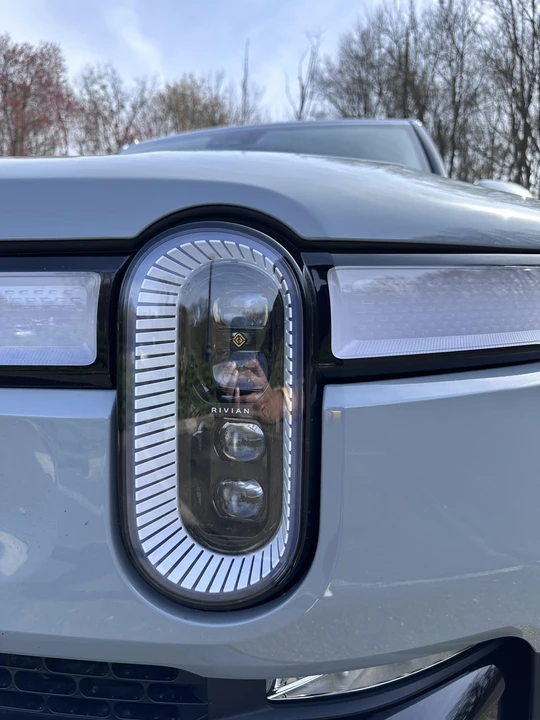 2023 Rivian R1S - Image 29 of 31