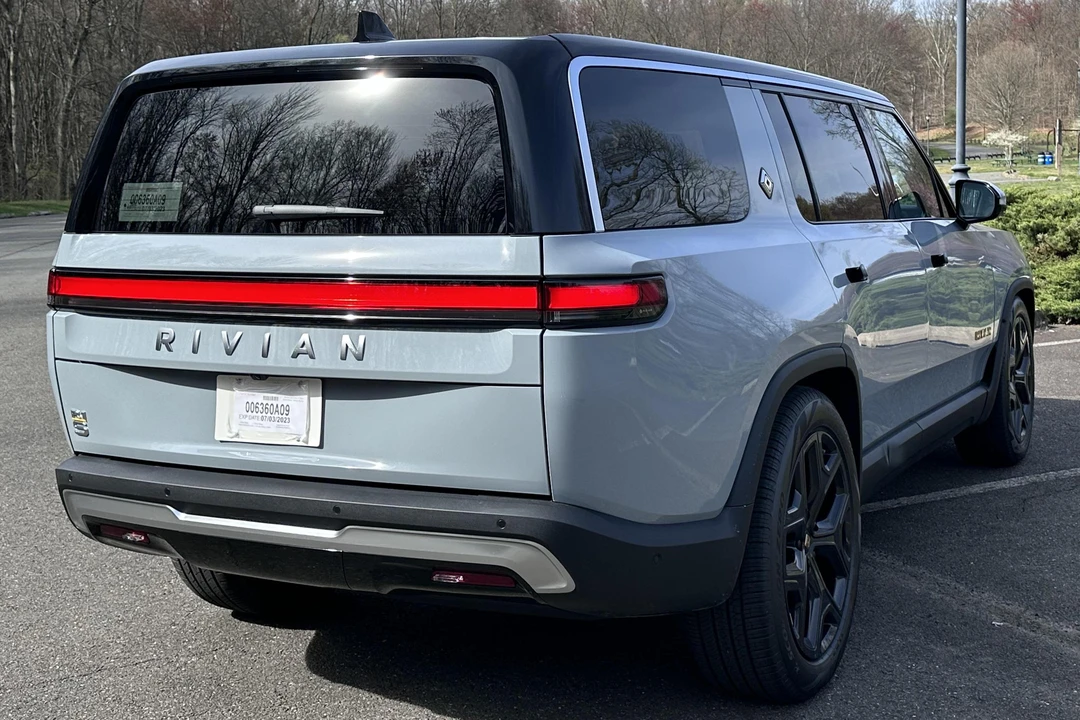 2023 Rivian R1S - Image 4 of 31