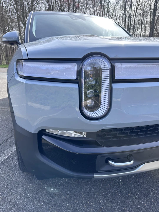 2023 Rivian R1S - Image 28 of 31