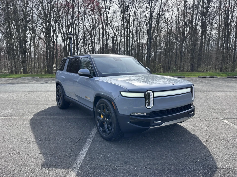 2023 Rivian R1S - Image 25 of 31