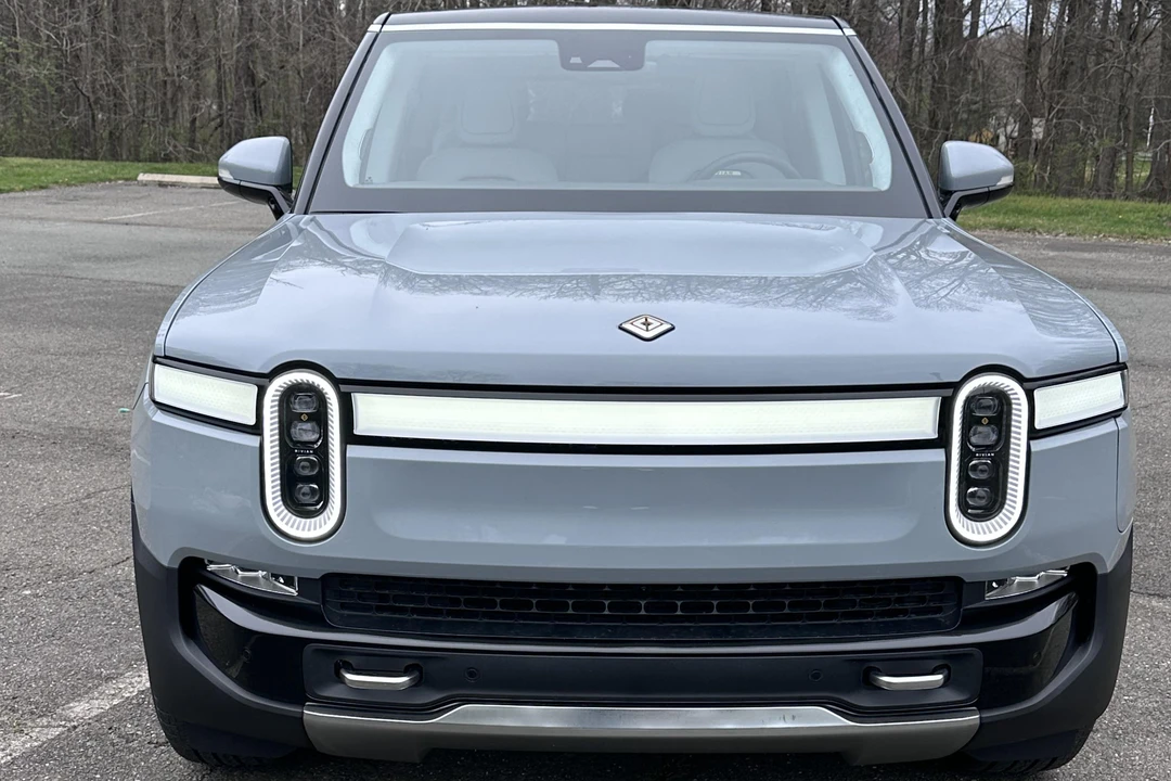 2023 Rivian R1S - Image 2 of 31