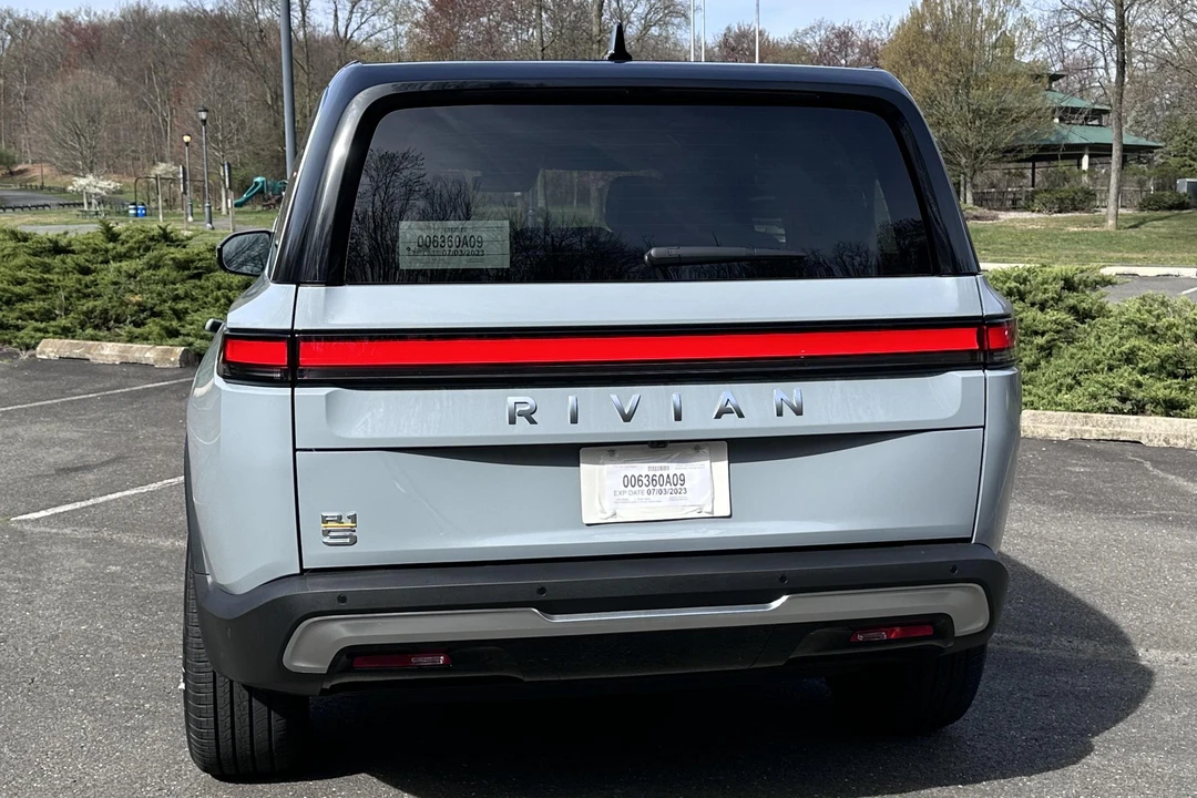 2023 Rivian R1S - Image 5 of 31
