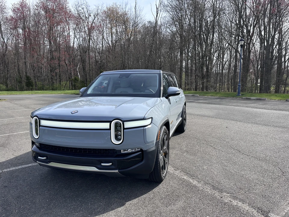 2023 Rivian R1S - Image 8 of 31