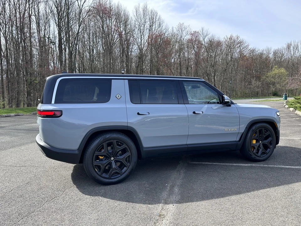 2023 Rivian R1S - Image 21 of 31