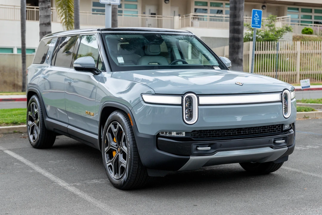 2023 Rivian R1S - Image 8 of 31