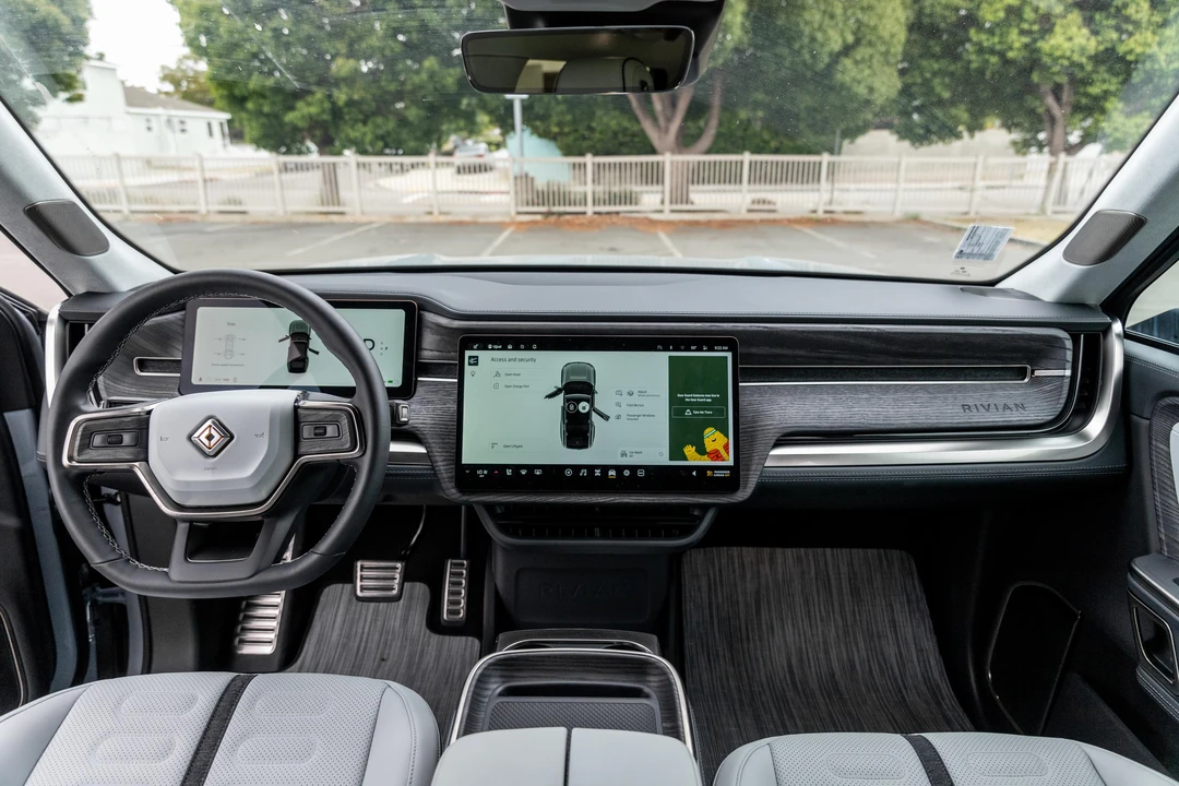 2023 Rivian R1S - Image 20 of 31