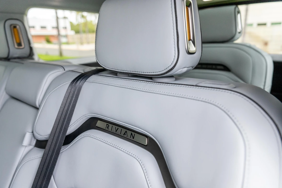 2023 Rivian R1S - Image 31 of 31